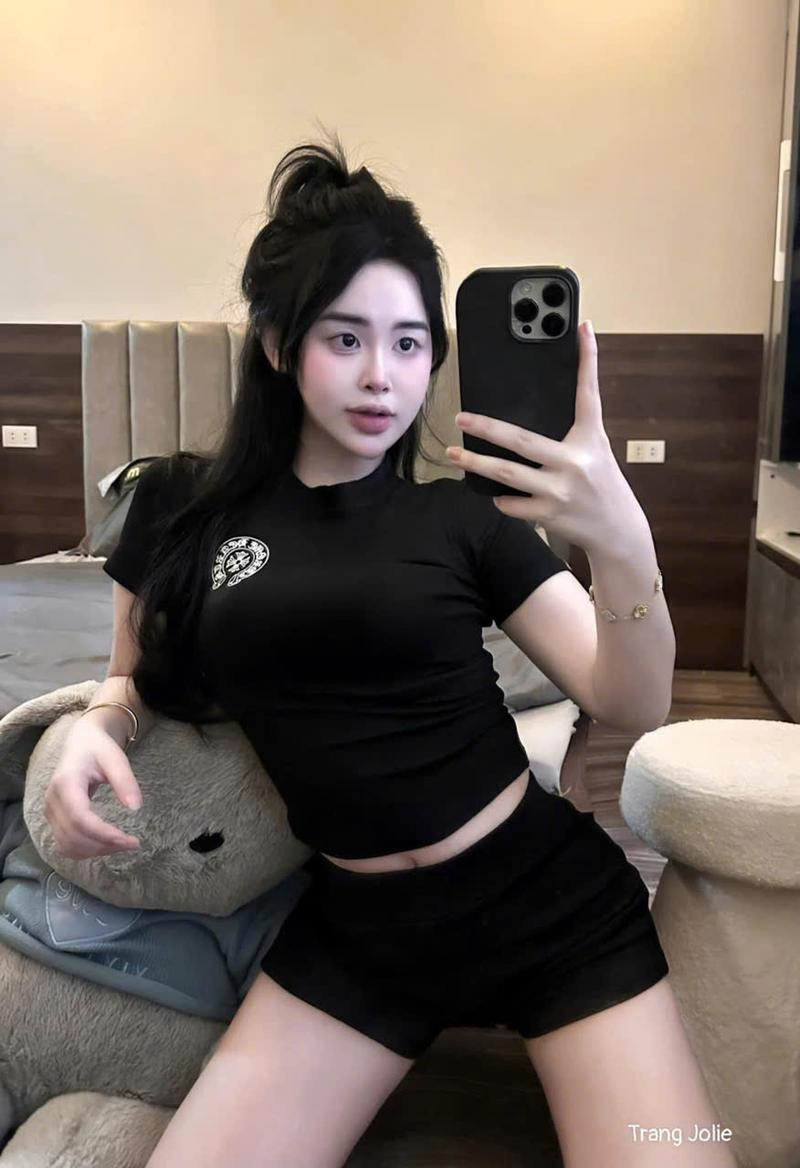 Product Introduction of SET ĐỒ NỮ THỂ THAO STREETWEAR ÔM BODY SEXY DÀNH CHO CÔ NÀNG CÁ TÍNH, PHONG CÁCH ĐI TẬP GYM ĐI CHƠI bộ  mùa  hè set  linen set  đồ  đẹp  cho  nữ set  hot 1