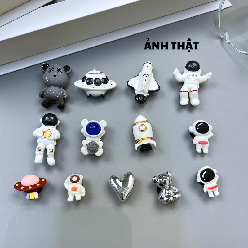 Sticker, Charm 3D chủ đề kẻ du hành bán lẻ Gamo gắn Dép , Dép Sục, Cá Sấu JB-177 6