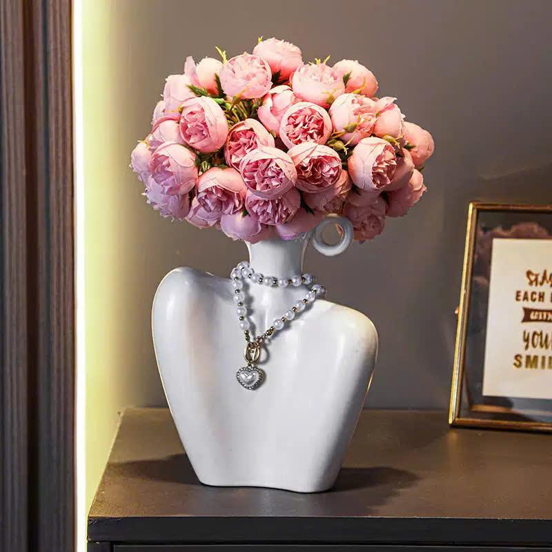 Bình Hoa Nghệ Thuật Tạo Hình Cô Gái Kèm Bó Hoa Và Vòng Cổ