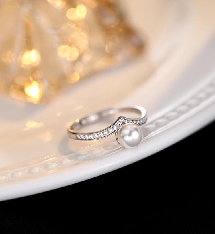 Product Introduction of S925 Sterling Silver Pearl V-Shaped Ring Fashionable High-End Ring 1