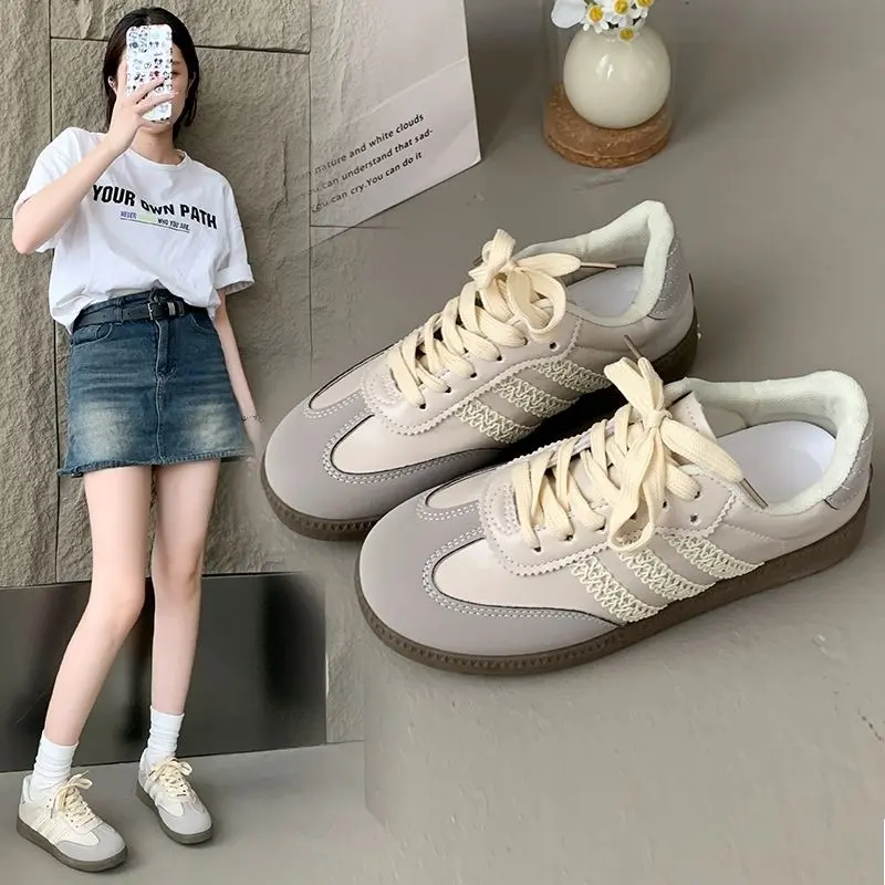 S008 - Sepatu Sneaker Fashion Wanita Kekinian Sepatu Lentur Nyaman Dipake Sepatu Casual Ala Korea Style Shoes Sport Kasual Putih 0