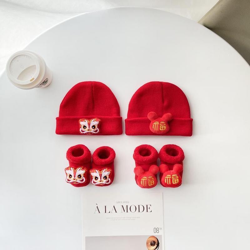 Product Introduction of Bộ Mũ Len Và Tất Cho Em Bé Màu Đỏ, Thích Hợp Cho Mùa Thu Và Mùa Đông, Dệt Kim Dày, Cho Bé Trai Và Bé Gái, Thích Hợp Cho Trẻ Sơ Sinh Tháng Nhỏ 6