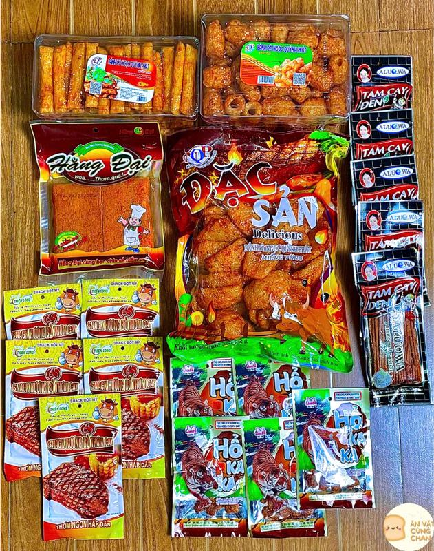 [1]COMBO 4 món  ĂN VẶT CỔNG TRƯỜNG gồm 3 loại bánh quẩy bò và 1 gói Bò miếng Hằng Đại kèm thêm 5 snack hổ kaka, 5 tăm cay đen, 5 snack sườn bò to. Thức Ăn Kem Food Cake Chua Candy, của Ăn vặt cùng Chann