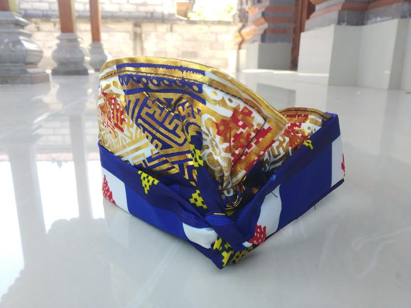 Udeng Jadi Hiasan Kepala Motif Kotak Kotak Udeng Topi Bali Souvenir Atribut Adat Khas Bali Abu Biru 4