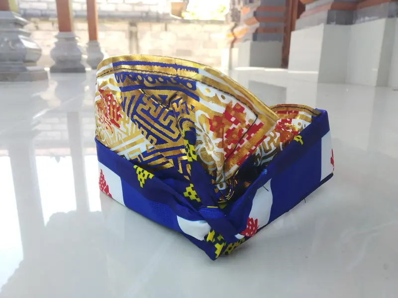 Udeng Jadi Hiasan Kepala Motif Kotak Kotak Udeng Topi Bali Souvenir Atribut Adat Khas Bali Abu Biru 4