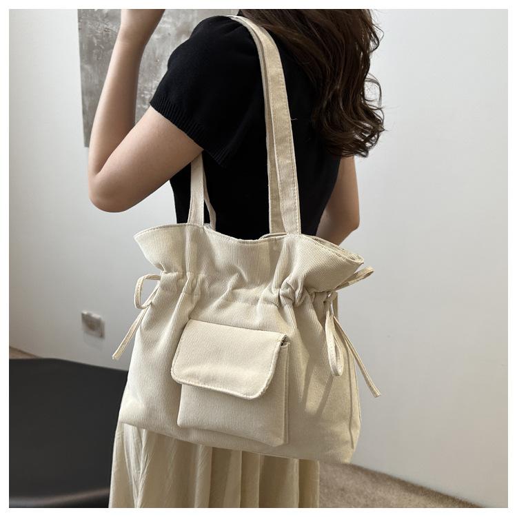 Product Introduction of New Korean Style Simple Shoulder Bag for Women with Drawstring Design, Fashionable Niche Commuter Underarm Bag, Elegant Versatile Handbag 21