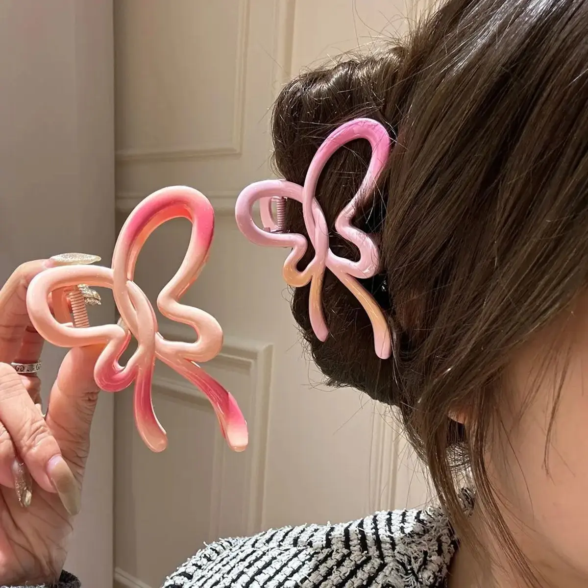 New Gradient Color Design Hollow Hair Clip Girl Sweet Butterfly Grab Hairppin Bow Metal Hair Claw Ponytail Hair Accessories Wome