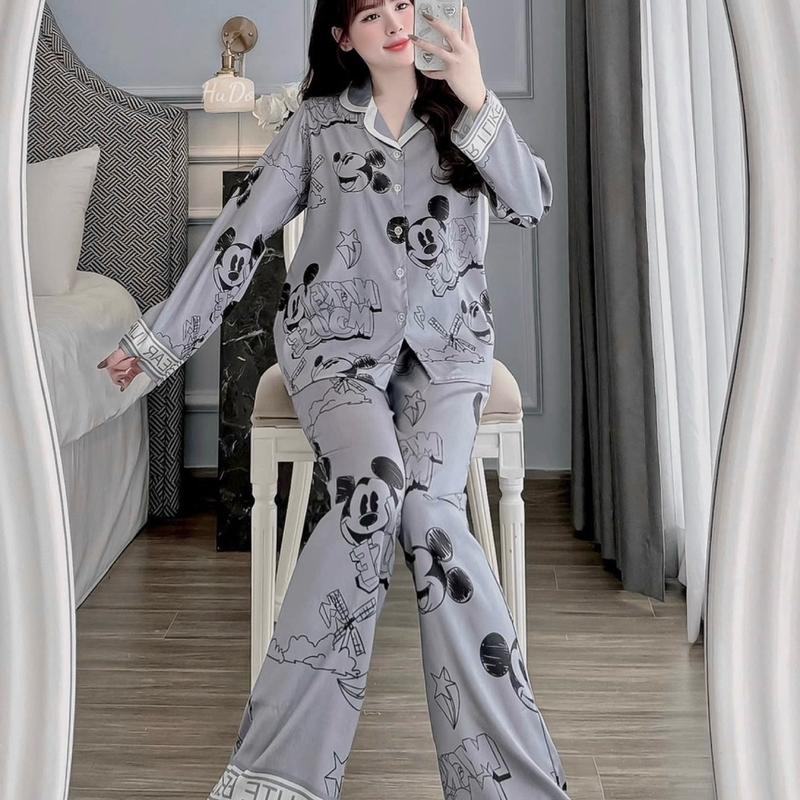 Bộ Pijama Lụa Xước Ánh Kim Hình Chuột MiKy Mềm Mướt Mịn Màu Xám Ghi Sang Đẹp Dễ Mặc Đủ Ba Dáng Tay Dài Tay Ngắn Quần Đùi Quần Ngủ Áo Ngủ Cho Nữ Wonmen 1