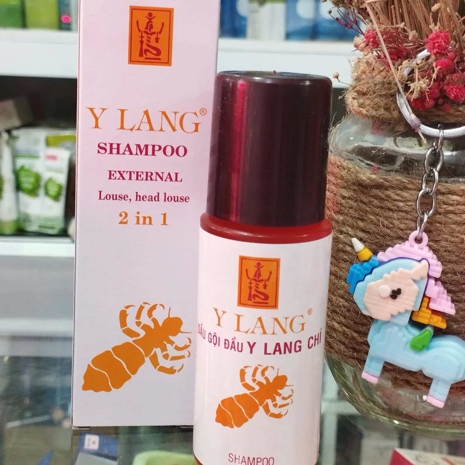 Dầu gội hỗ trợ giảm chí Y Lang 2in1 lọ 100ml.