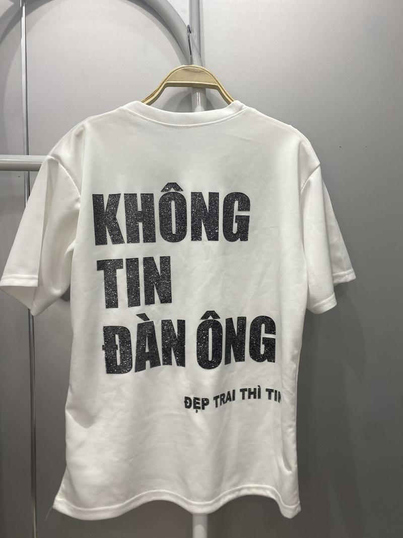 Product Introduction of Áo Phông Unisex (KHÔNG TIN ĐÀN ÔNG/ĐÀN BÀ) Hình In Nhũ Kim Tuyến - Chất Poly Mịn Form Rộng Thụng Siêu Hot Hit 2024 aothun  basic 28