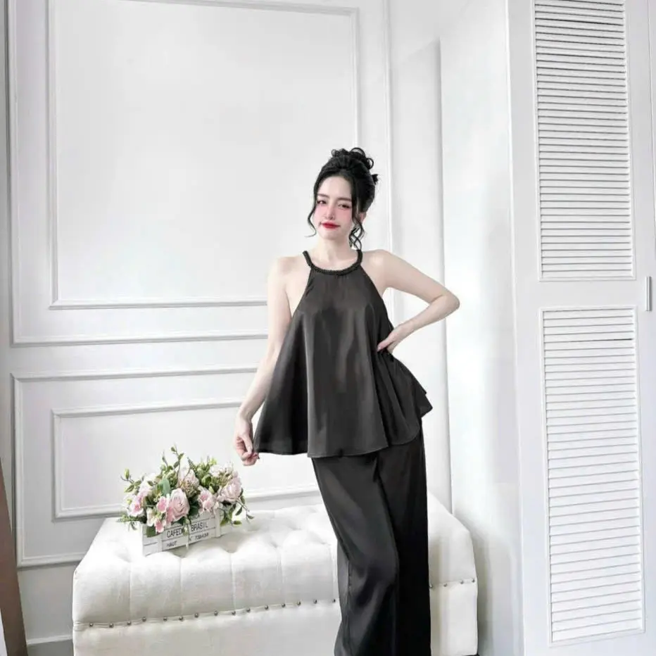 (YẾM QUẦN DÀI)Séc đồ bộ cổ yếm màu trơn viền bèo quần dài , chất vải lụa tơ tằm dành cho nữ! | BigBuy360 - bigbuy360.vn (YẾM QUẦN DÀI)Séc đồ bộ cổ yếm màu trơn viền bèo quần dài , chất vải lụa tơ tằm dành cho nữ! | BigBuy360 - bigbuy360.vn