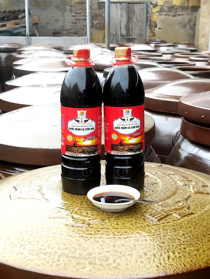 Product Introduction of 1 LÍT NƯỚC MẮM CHẮT CỐT CÁ CƠM ĐEN CÔ ĐẶC 39⁰ ĐẠM " HƯƠNG THƠM NGỌT HẬU  VỊ ,DẦU DINH DƯỠNG .NƯỚC MẮM TRUYỀN THỐNG " ĐẶC SẢN ĐẢO CÁT HẢI. GIA VỊ NƯỚC CHẤM,XỐT NẤU ĂN 2