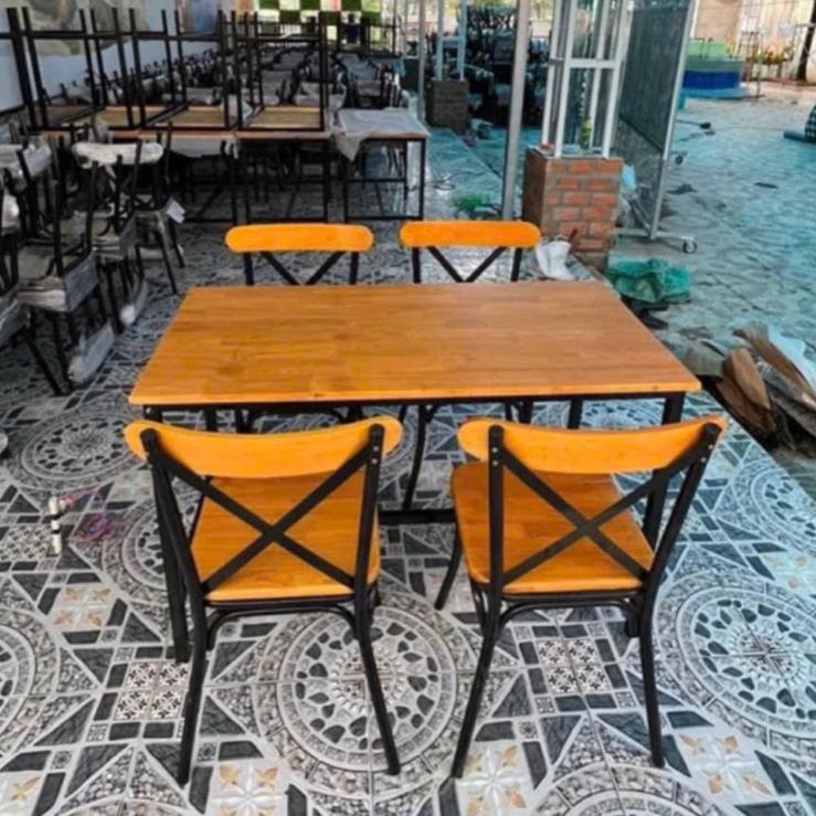 Bộ Bàn Ghế Khung Sắt Đặt Quán Ăn – Chắc Chắn, Bền Bỉ, Thiết Kế Hiện Đại 1
