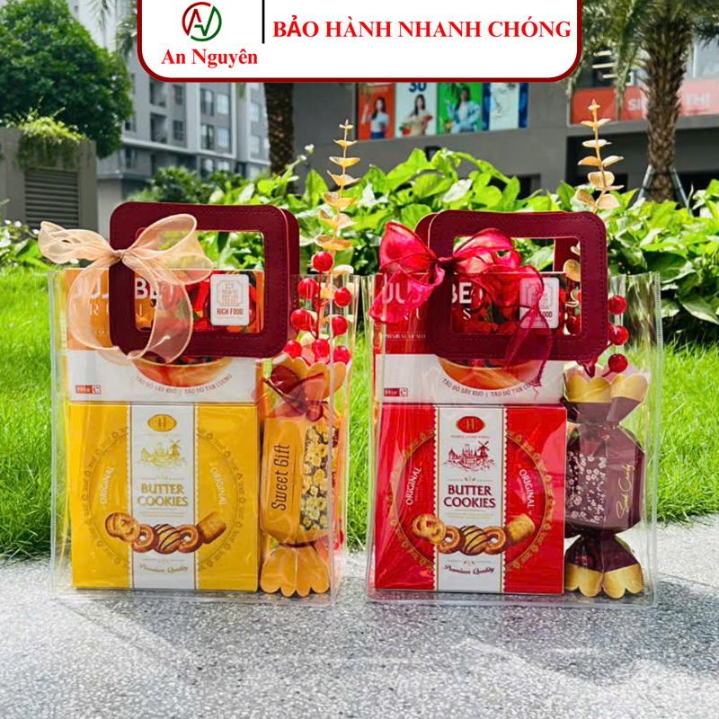 Set Giỏ Quà Tết Mix 3 Loại Bánh, Kẹo, Trà Kèm Túi Nhựa Trong Và Phụ Kiện Trang Trí Sang Trọng Đi Chúc Tết, Bộ Quà Tết Kem Snack Tết Ăn Vặt Candy