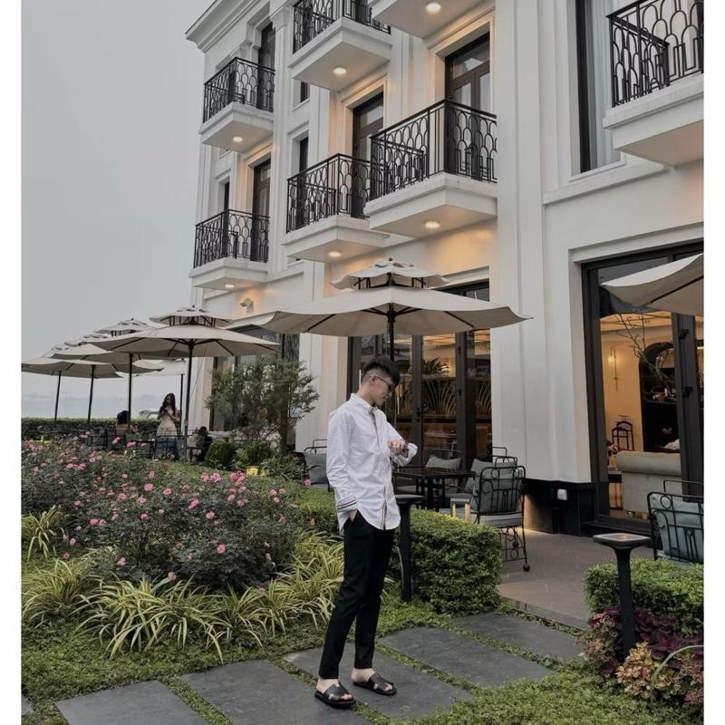 ￼Áo sơ mi trắng nam dài tay TB vải gai thô 4 sọc tay phối viền cổ và ống tay sọc xanh thêu vạch kẻ SM135P 1