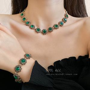 Kalung Gesper Bunga Berlian Bertatah Zamrud, Untuk Wanita, Fesyen Vintaj, Rantai Tulang selangka Mewah Mampu Milik, Barang Kemas Elegan dan Mewah, Borong Tersedia Perak Permata Jewelry Necklaces