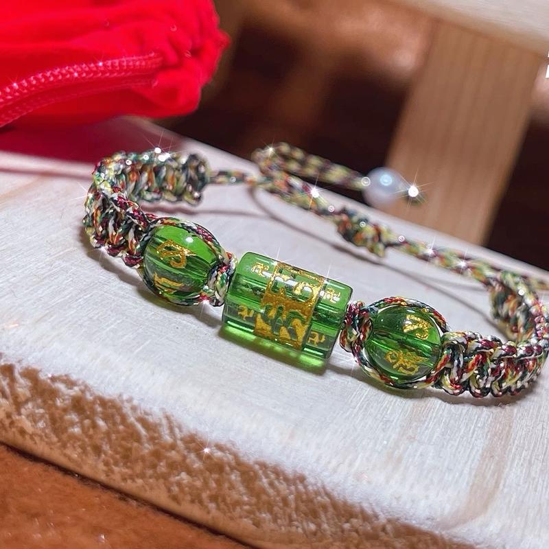 Vòng đeo tay chỉ ngũ sắc, phối đá khắc ký tự Om mani pad me hum và Chú Đại Bi, giành cho nam voi nữ, vòng tay điều chỉnh được ni tay. Phụ kiện trang sức đẹp.