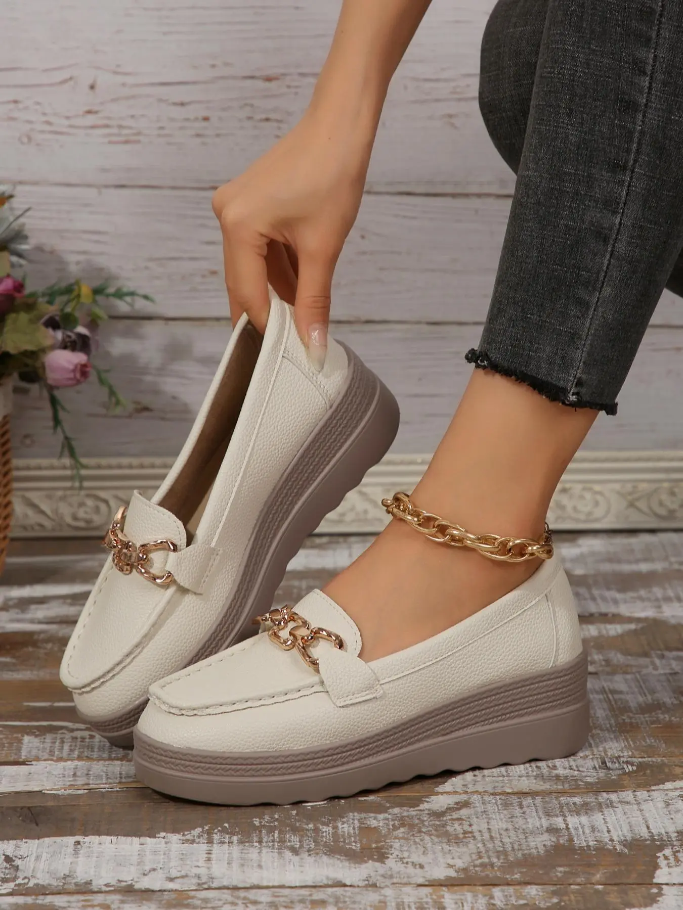 Women's Fashionable Chain Decorated Platform Slip-on Shoes, Casual Comfortable Round Toe Loafers for Daily Wear, Lightweight Breathable Shoes for Women & Girls, Flats