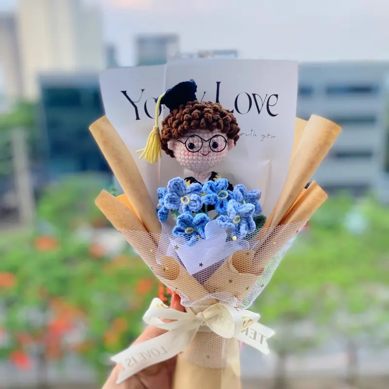 Bó hoa tốt nghiệp bằng len handmade, hoa cử nhân 5