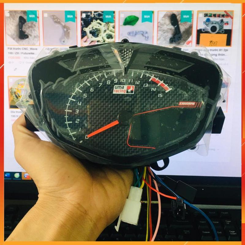 Đồng hồ Racing Uma nền Cacbon lắp chuẩn Zin dành cho Sirius/Exciter2010