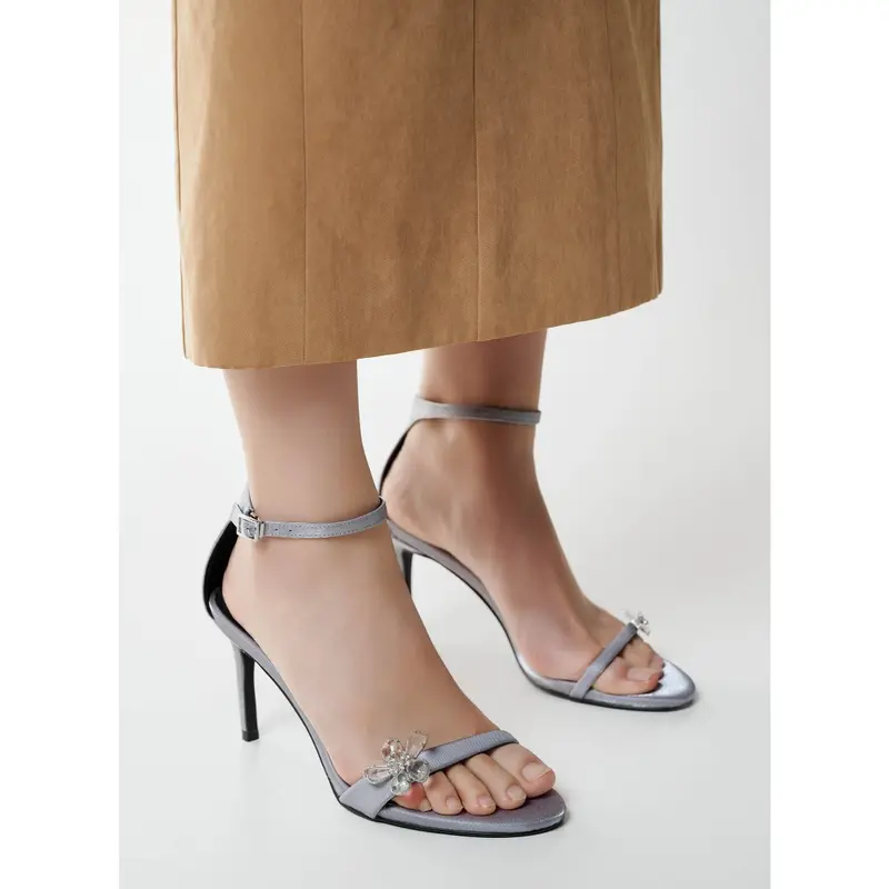 Vascara Giày Sandals Nhấn Chi Tiết Hoa Đính Đá - SDN 0821 1
