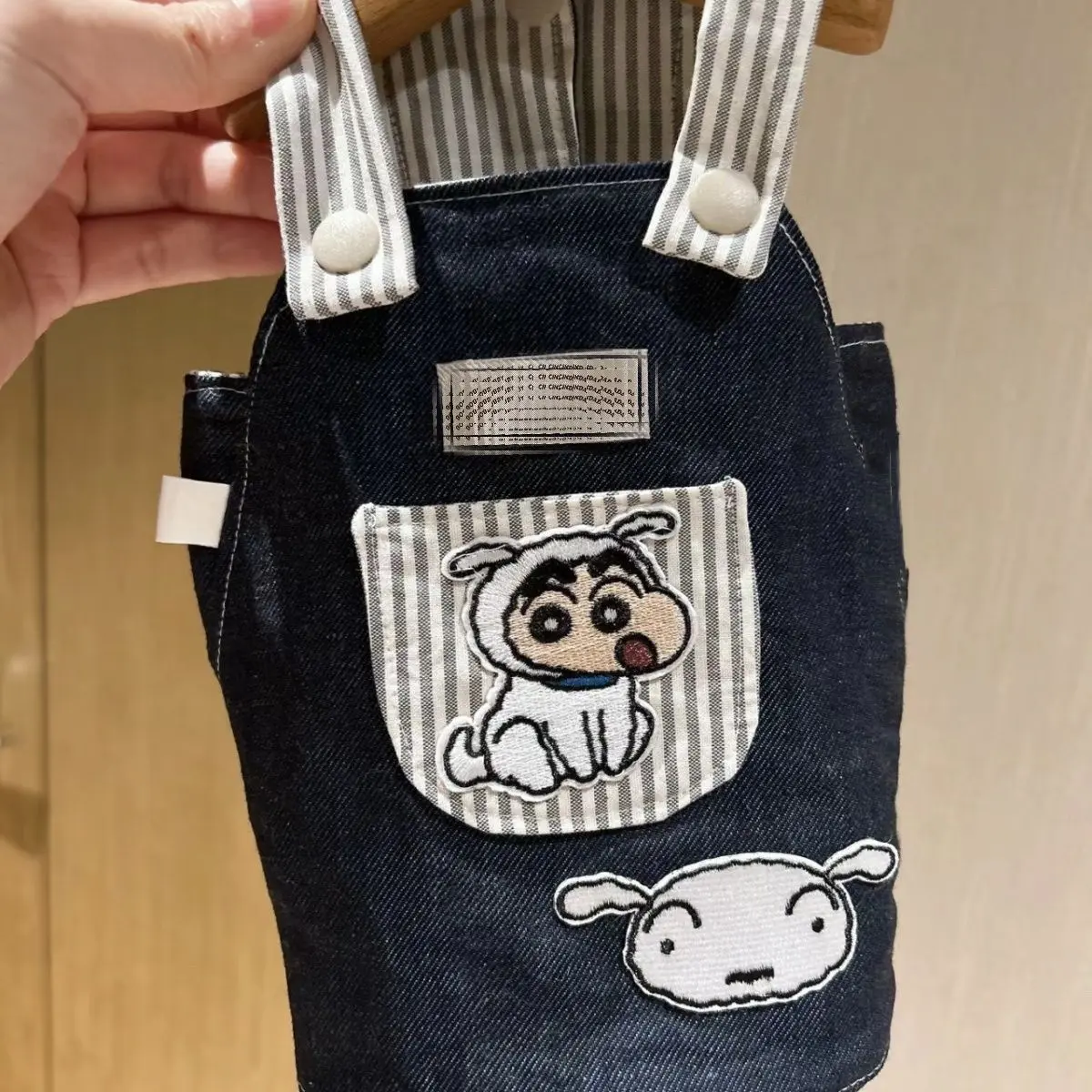 Quần áo cho chó, Niềng răng denim, Thiết kế bút chì màu Xiaoxin, Thích hợp cho mùa thu và mùa đông, Thích hợp cho chó Nhỏ như Bichon, Teddy và Pomeranian, Niềng răng denim, Được khen bởi 306 người, Năm 2025