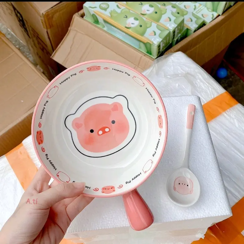 Bộ bát sứ có tay cầm kèm thìa hoạ tiết heo siu cưng 4