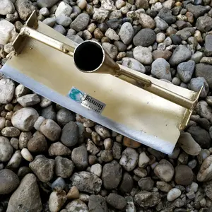 cangkul penyiang gulma/alat untuk pembasmi rumput liar