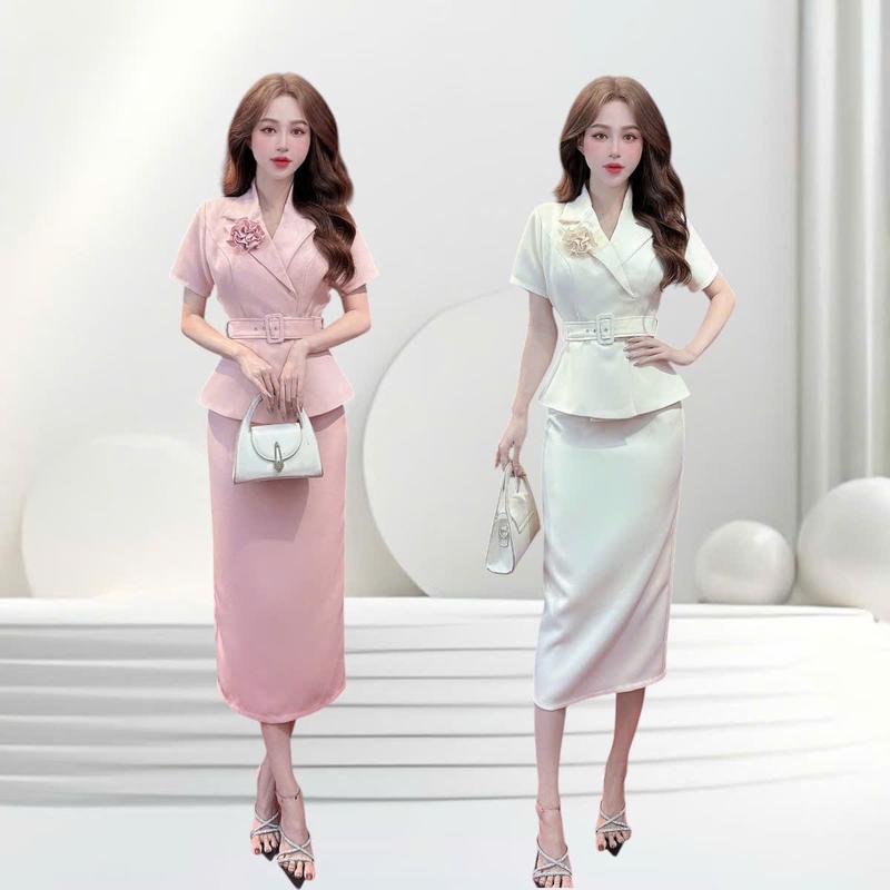 Set áo váy thiết kế CRAZYTEEN S5672 dành cho nữ gồm áo kiểu cổ vest dáng peplum và chân váy suông để đi chơi ( Áo cổ vest/ Chân váy/ Tag hoa/ Dây nịt )