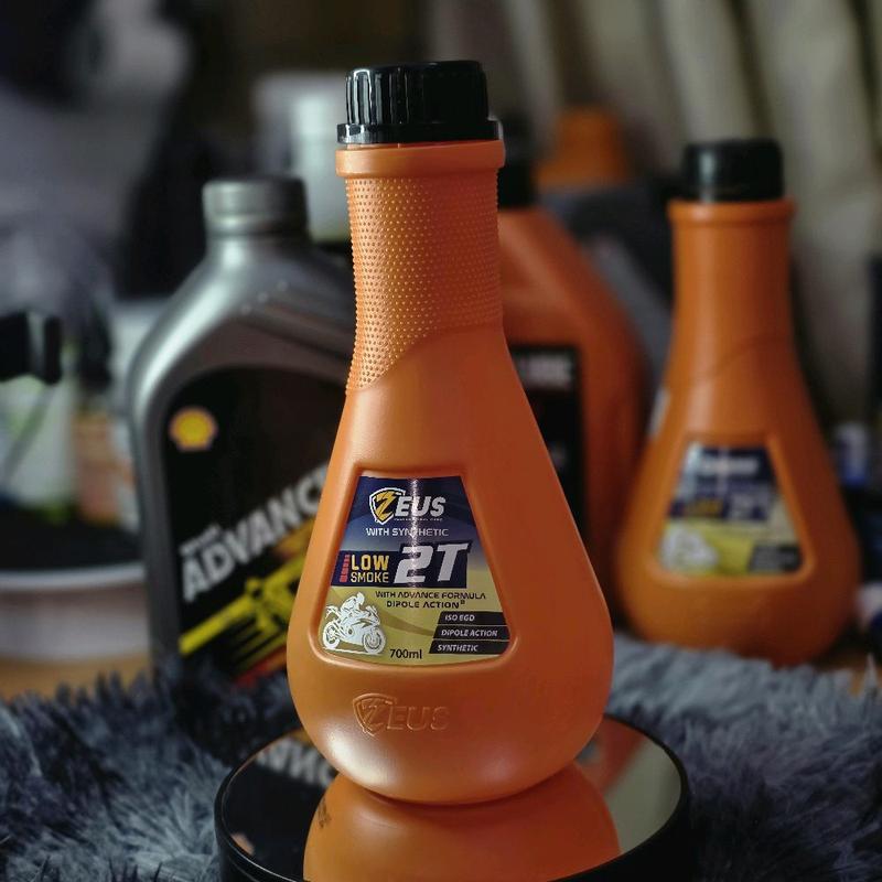 Nhớt 2 Thì zeus hương cam 700ml nhập indo dành cho các động cơ 2T xipo nova yaz đang vận hành tại VN
