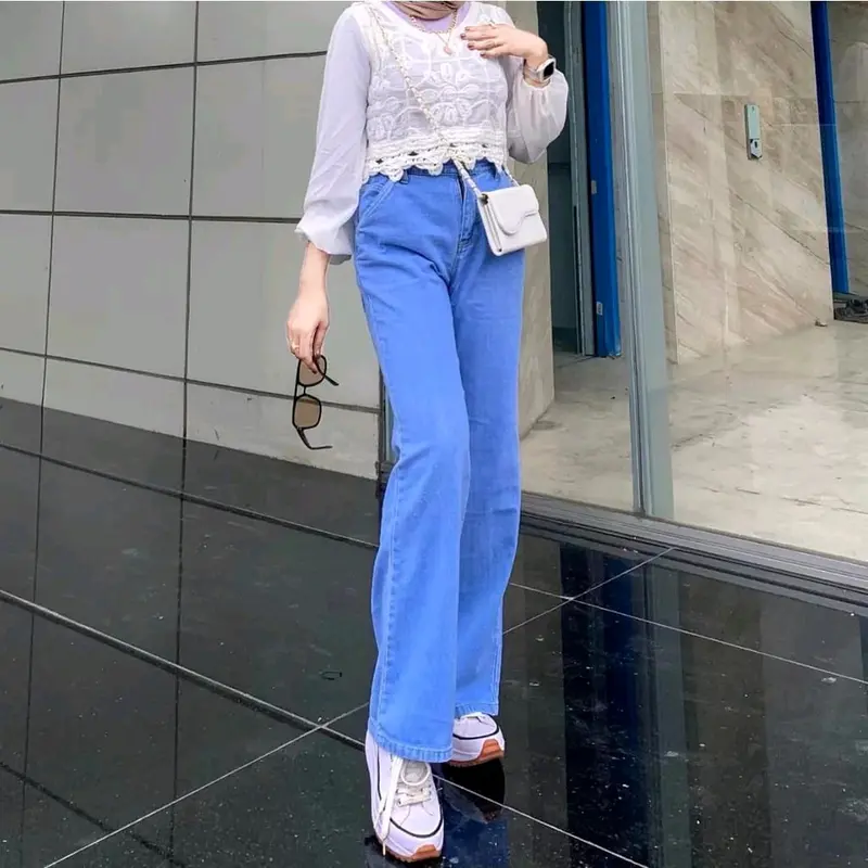 Tranny uning eshagini onlayn oladi