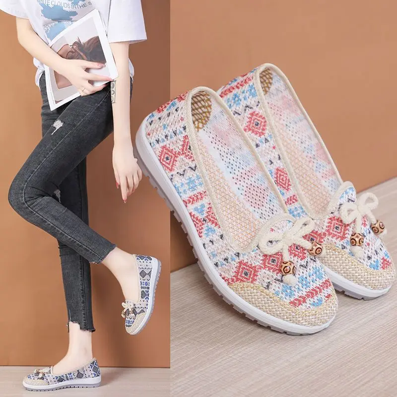Giày Vải, Phong Cách Mùa Hè, Dành Cho Phụ Nữ, Đế Mềm, Không Trơn Trượt, Giày Cho Mẹ, Thoáng Khí, Khoét Lỗ, Dép Trung Người Già Và Cao Tuổi, Giày Bà Già Đế Bằng 3
