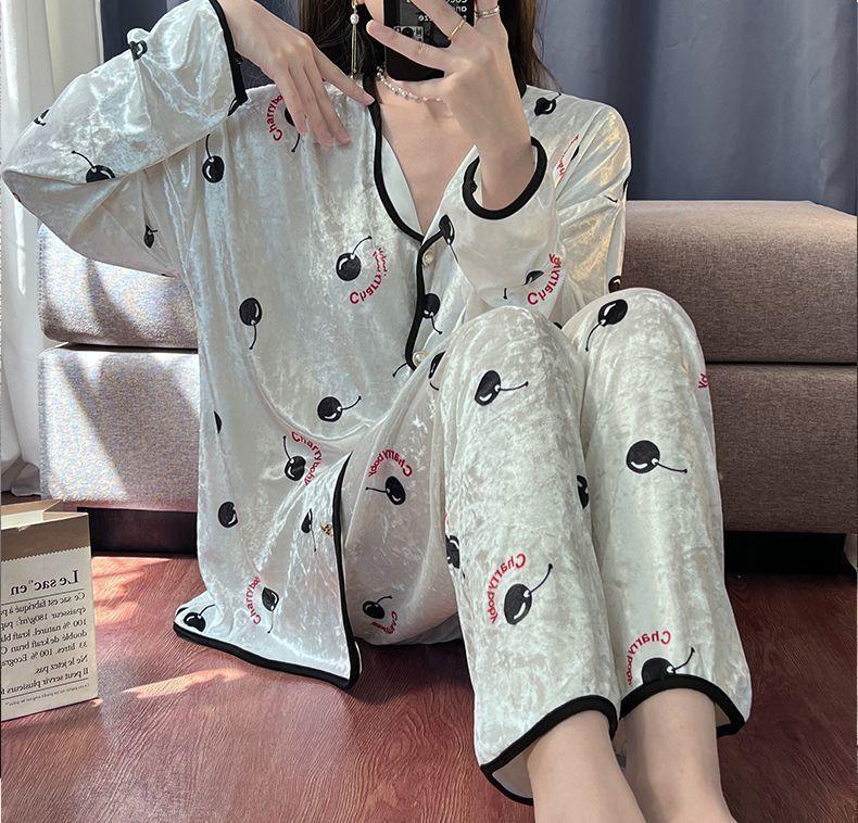 Product Introduction of Bộ Đồ Ngủ Nhung Kim Cương, Cao Cấp, Dành Cho Nữ, Bộ Đồ Mặc Nhà Dài Tay, Phong Cách Pháp Ngọt Ngào Nhung Vàng Mới, Thích Hợp Cho Mùa Xuân, Mùa Thu Và Mùa Đông 8