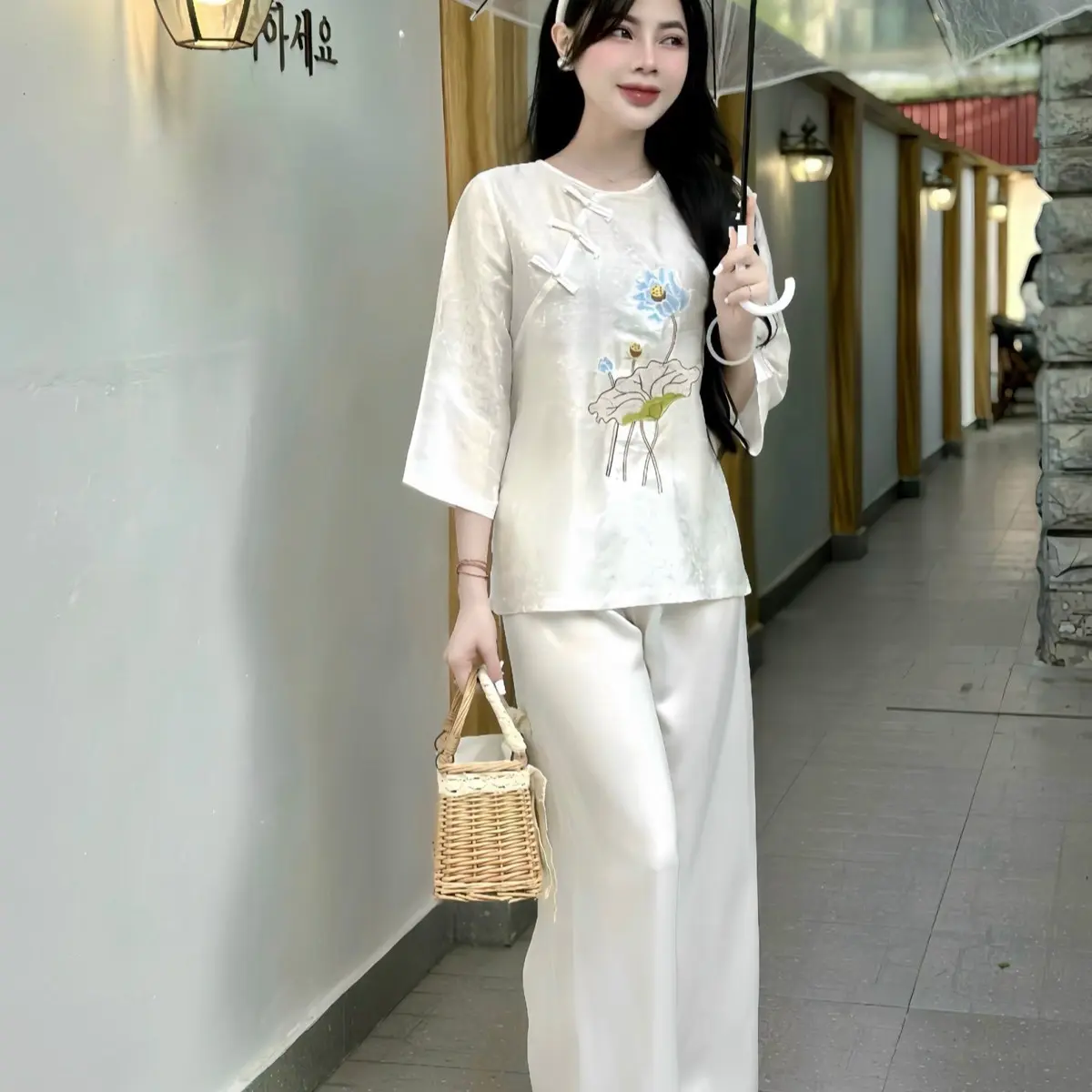 Set cách tân gấm cổ tết thêu sen cao cấp