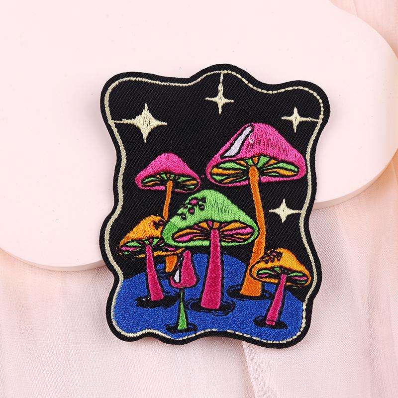 Colorful Mushroom Pattern Embroidered Patches, 5 Counts Cute DIY Embroidery Patch for Clothes Festive Decorations, Decorative Sewing Patch for Clothes, DIY Embroidery Decor for Women & Girls 4