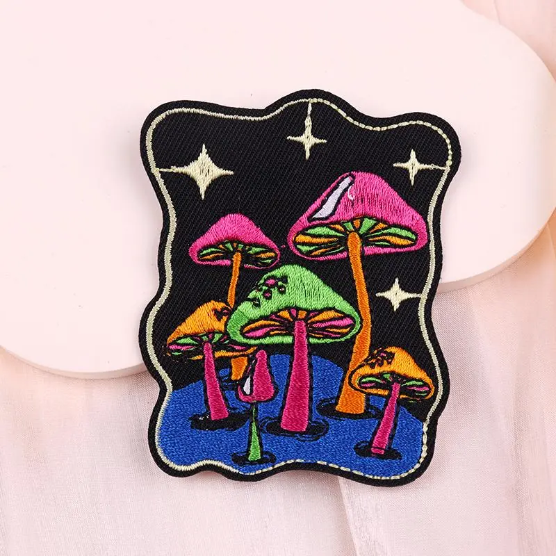 Colorful Mushroom Pattern Embroidered Patches, 5 Counts Cute DIY Embroidery Patch for Clothes Festive Decorations, Decorative Sewing Patch for Clothes, DIY Embroidery Decor for Women & Girls 4