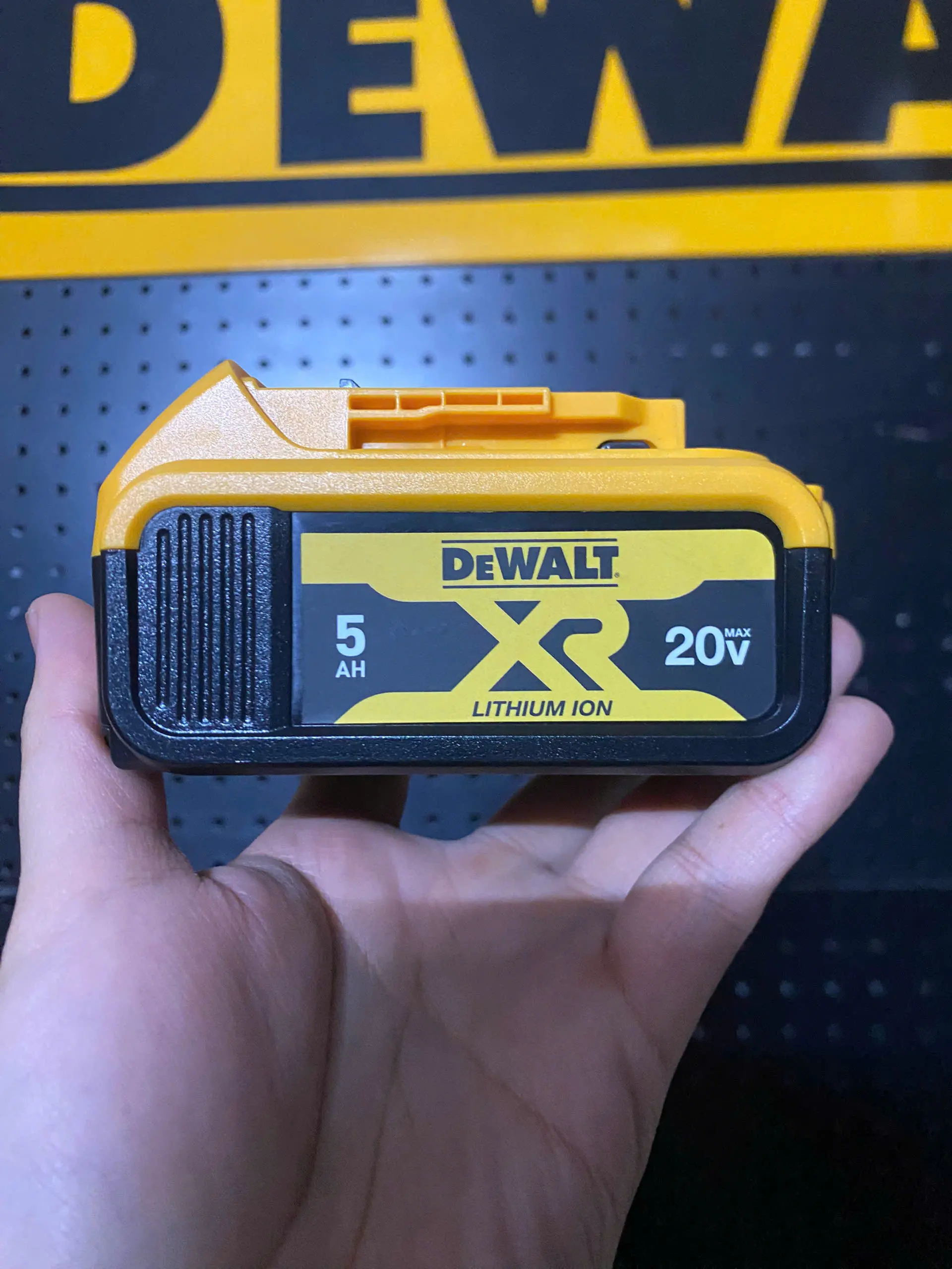 Vỏ mạch  Dewalt 18V Li-ion 3.7V 2 hàng ( 10 cell ) có led báo, nhận sạc zin.