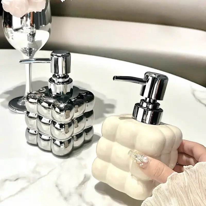 ￼Chai lọ đựng nước rửa tay, chai chiết dầu gội, sữa tắm dạng ấn cho khách sạn, nhà hàng, gia đình, lọ chiết dầu gội, chai 8
