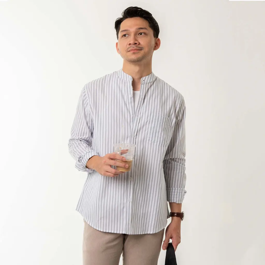 Kemeja Pria Garis WOODCUTTER Collarless Butcher Stripe Kerah Shanghai - Light Grey Lengan Panjang