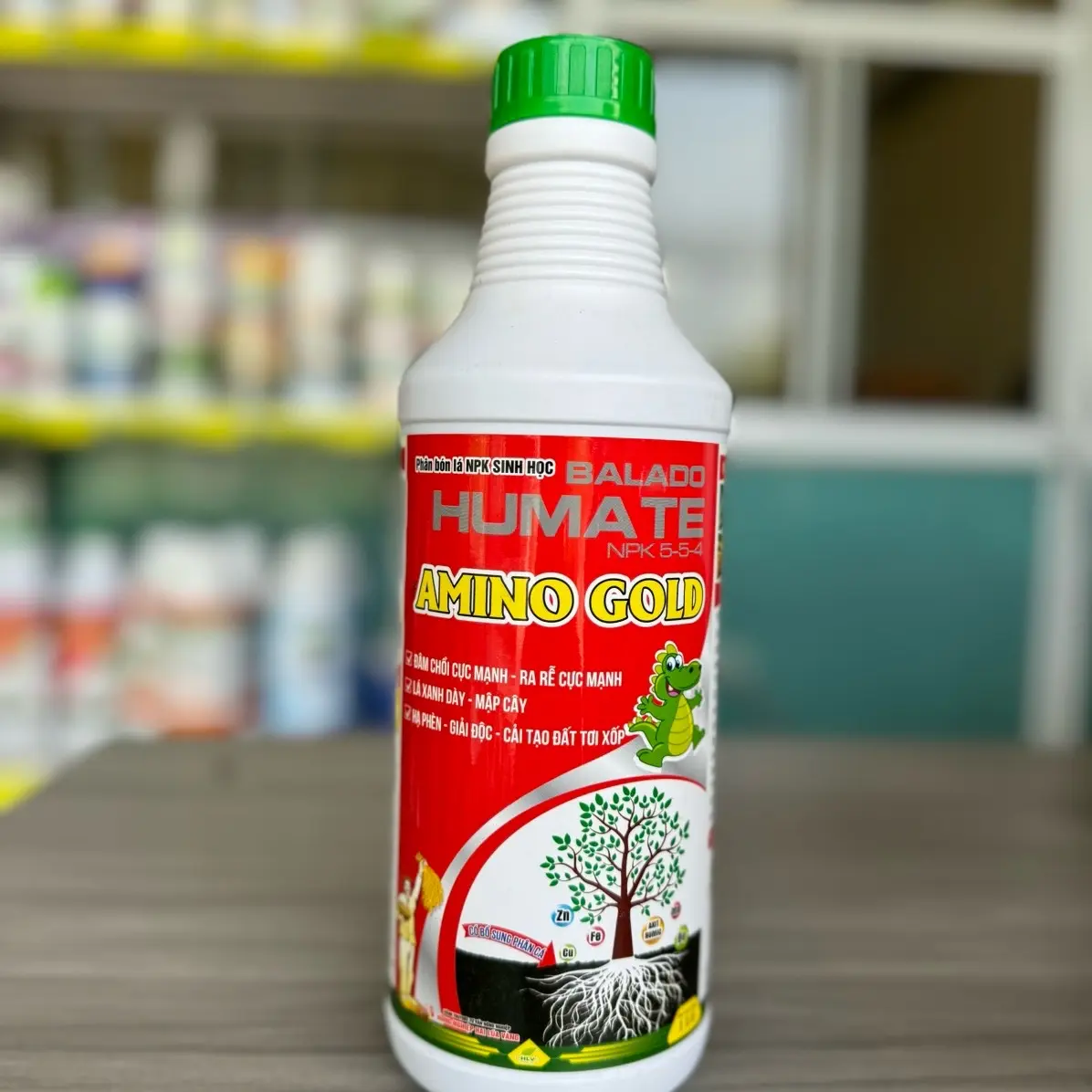 Phân bón lá : Amino Gold 1L ( Cá sấu xanh ) - Đâm chòi, phát đọt, xanh dày lá, ra rễ mạnh sử dụng phun và tưới cho 400 Lít