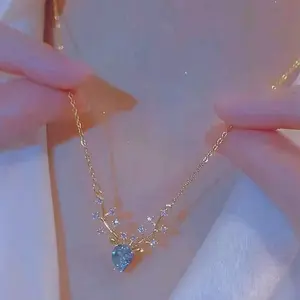 Perhiasan Mode Baru Kalung Rusa Kecil Lucu untuk Wanita Hadiah Ulang Tahun Liontin Rantai Pelapisan Logam Miniatur Kalung Coquette Tahan Lama dan Mewah Cocok untuk Berenang atau Mandi