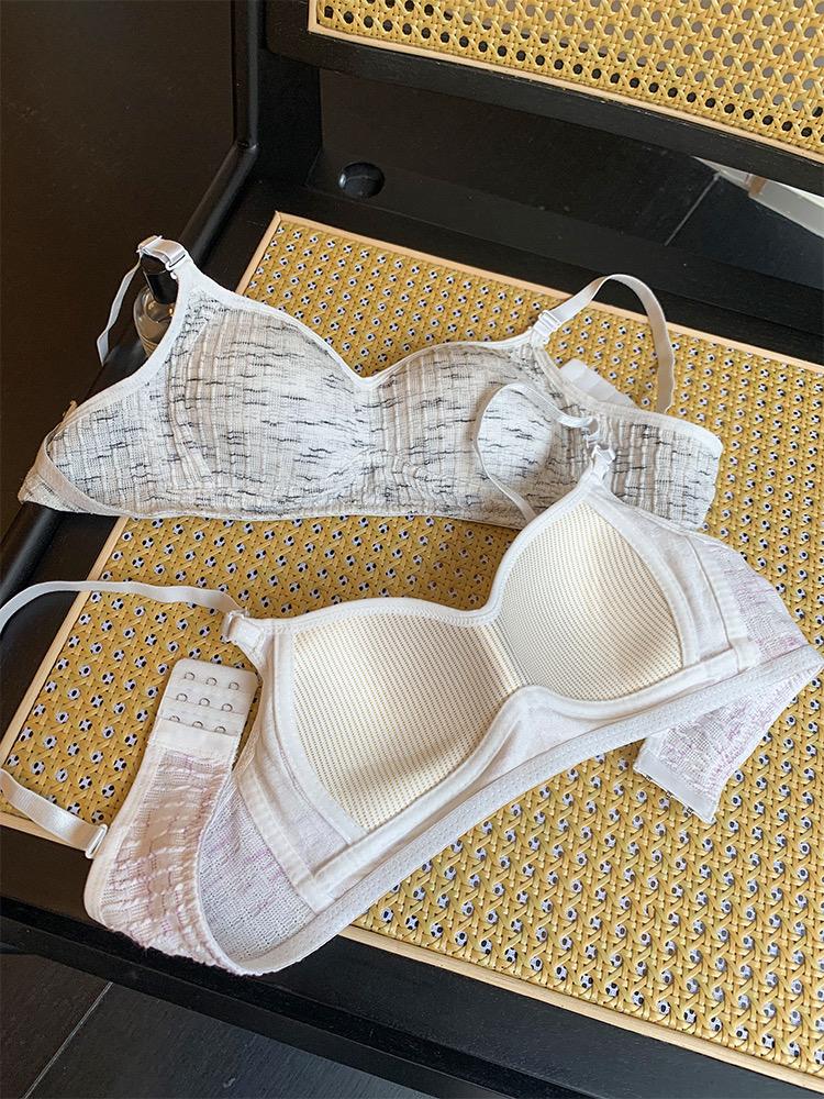 Product Introduction of Sweet girl textured underwear without steel rings and thin small breasts gathered together for junior and senior high school students' comfortable breathable bra 10