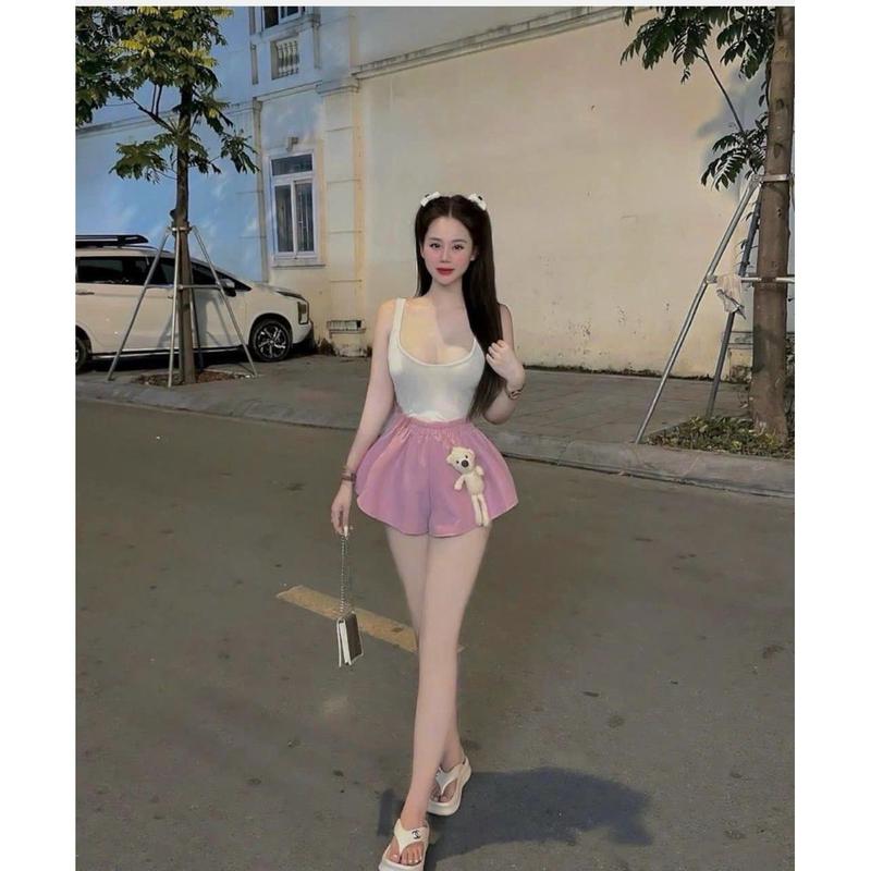 KAMI HOUSE Set Áo Dây Trơn Và Quần Xòe Đính Gấu - Chất Liệu Áo Gân Và Quần Tacta Dày Dặn, Thiết Kế Trẻ Trung, Thời Thượng - Dành Cho Người Dưới 53kg, Phù Hợp Đi Chơi, Dạo Phố, Dự Tiệc Nhẹ Nữ Women 3