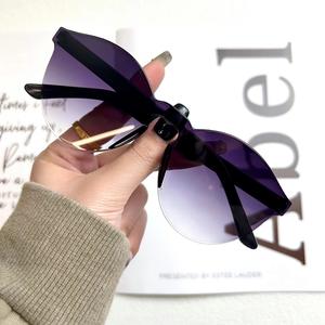 Cermin Mata Hitam Berwarna-warni, Aksesori, Warna Pastel, Menarik Mata, Sesuai untuk Persembahan Kumpulan, Pakaian Rakan Karib, Pesta Keluar Adik Beradik Eyewear Sunglasses spec  hitam