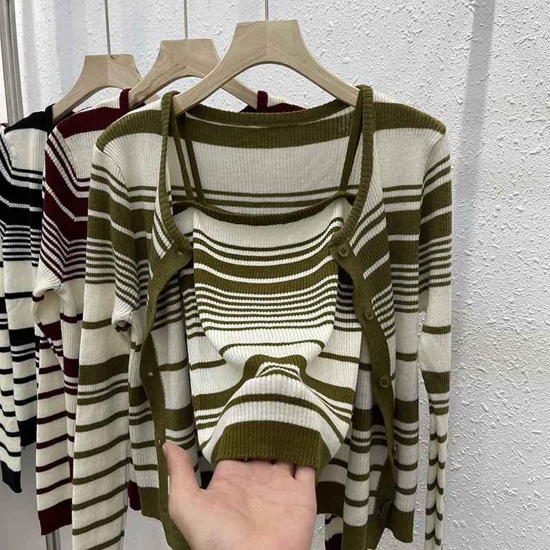 Bộ Áo Cardigan Dệt Kim Và Cami, Thiết Kế Khối Màu Sọc, Thích Hợp Cho Mùa Thu, Năm Phát Hành: 2024 1