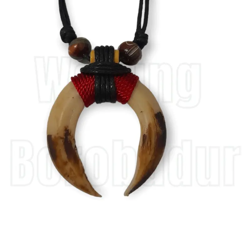 Sepasang Taring Babi Kalung Etnik Taring Babi 5cm Bahan Resin Kalung Tali Liontin Taring 4
