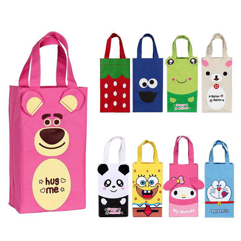 Túi đựng bình giữ nhiệt hình gấu dâu Losto dễ thương - Túi vải đựng bình nước để ly hoạ tiết gấu hồng lotso