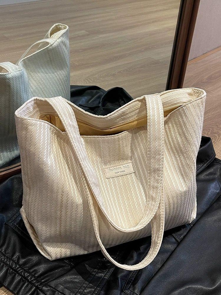 Product Introduction of Túi Tote Sức Chứa Lớn, Thời Trang Phong Cách Hàn Quốc, Túi Tote Đeo Vai Đơn Giản, Thích Hợp Cho Sinh Viên Đại Học Và Phụ Nữ, Phong Cách Ins, 2024 Bag Chữ Nhật 8