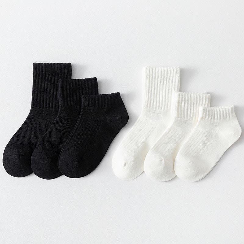 Tất Basic màu trắng đen cho bé cổ ngắn cao lửng qua mắt cá chân Voi