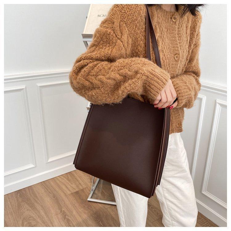 Product Introduction of One bag on the shoulder, retro-large tote bag of women, fashionable bag 26